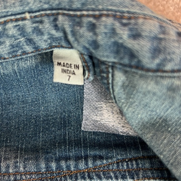 Guess Jeans Distressed Buttoned Top - Picture 9 of 13